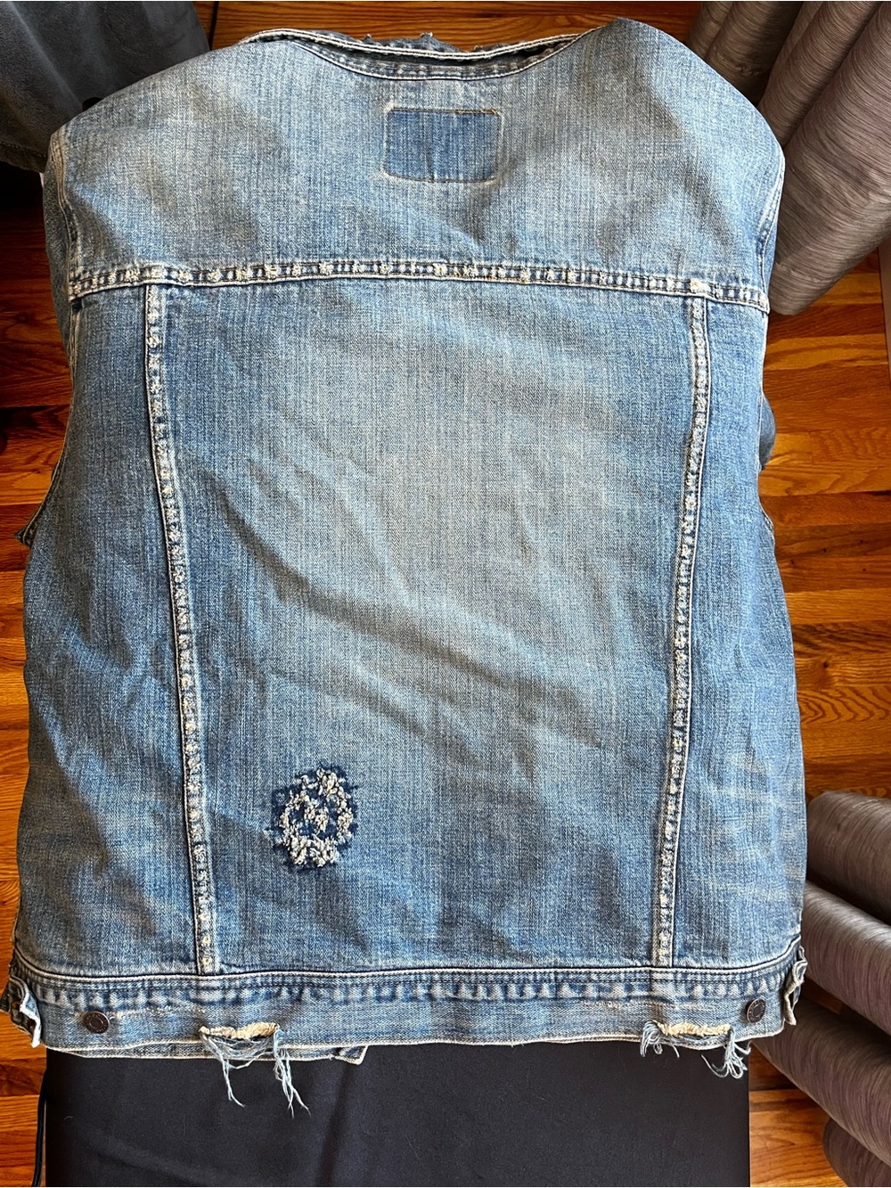 Abercrombie & Fitch Men’s Vintage Wash Denim Jacket - Picture 10 of 10
